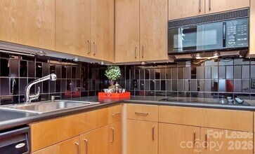 2125 Southend Dr in Charlotte, NC - Building Photo - Building Photo