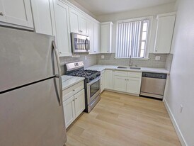 2801 San Marino St, Unit 4 in Los Angeles, CA - Building Photo