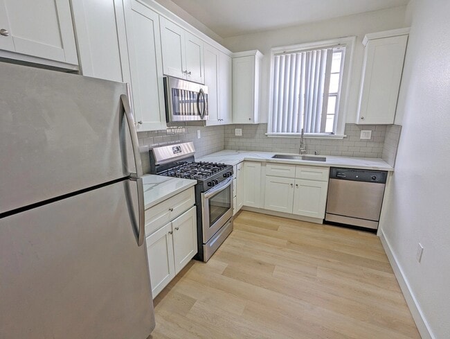 2801 San Marino St, Unit 4