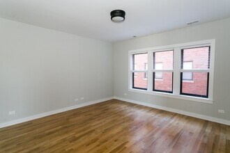 2241 W Eastwood Ave, Unit S3 in Chicago, IL - Building Photo - Building Photo