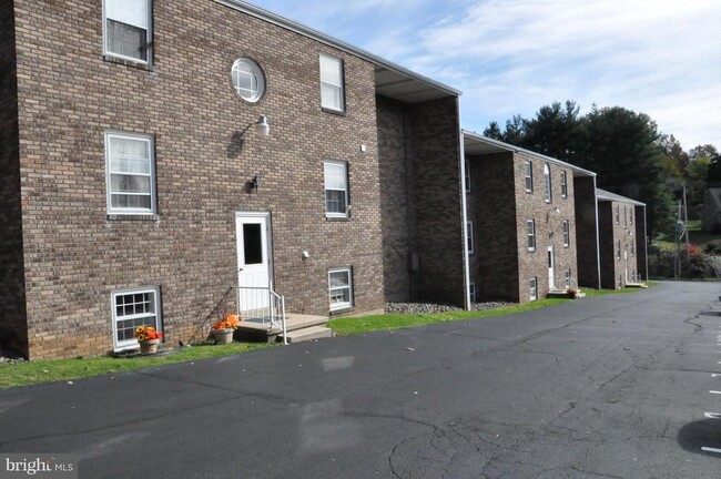 23 Orchard Hills Dr in Boyertown, PA - Foto de edificio - Building Photo