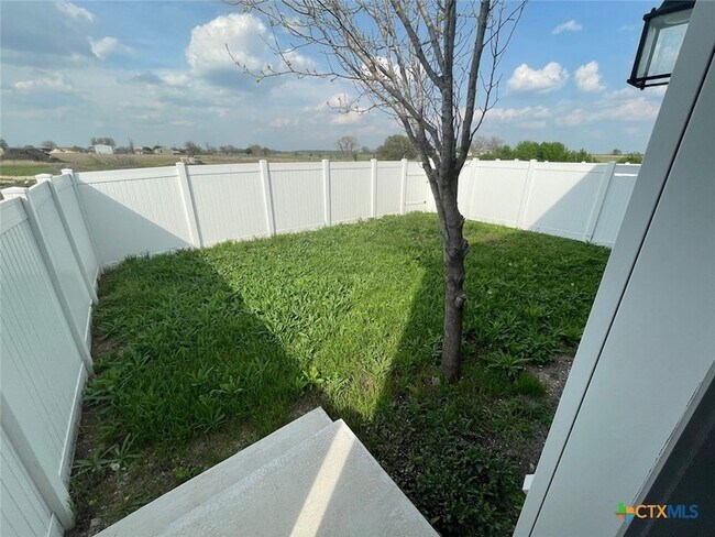 1188 Fm 2623 in Seguin, TX - Foto de edificio - Building Photo