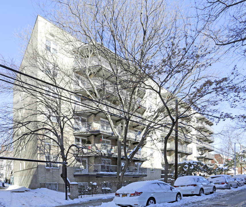 14337 38th Ave in Flushing, NY - Building Photo