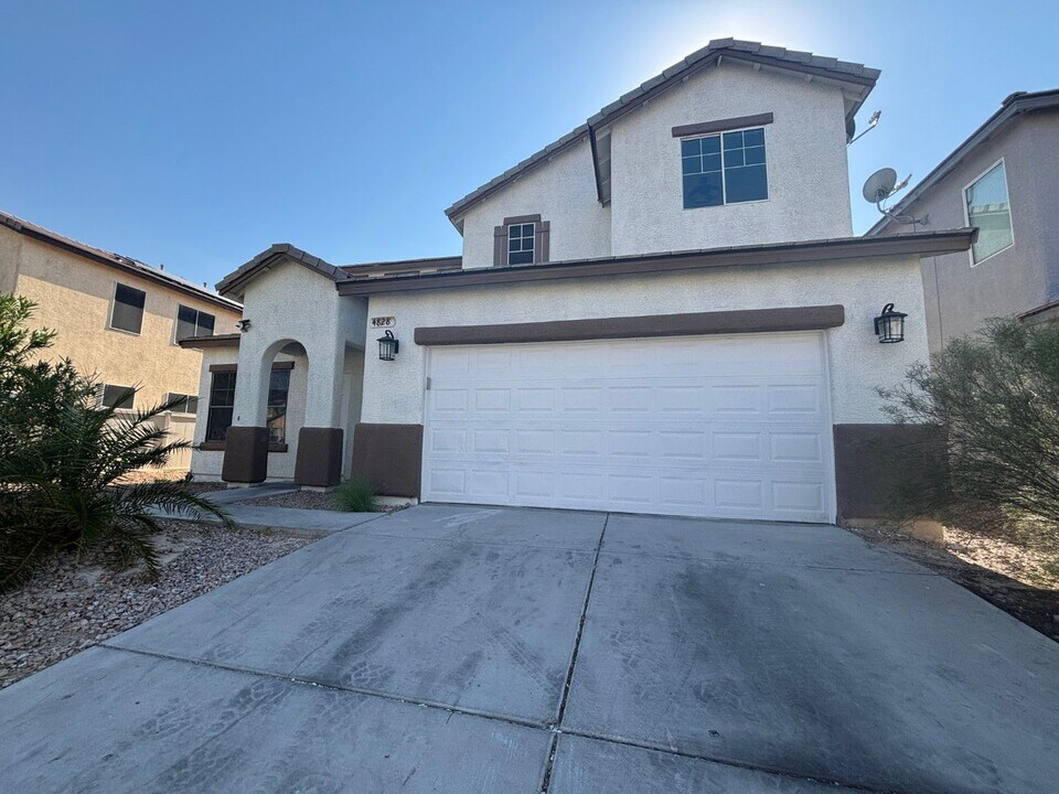 4828 Celsion Rock St in North Las Vegas, NV - Foto de edificio