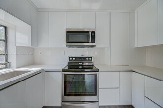 40 NW 47th Ave in Miami, FL - Building Photo - Building Photo