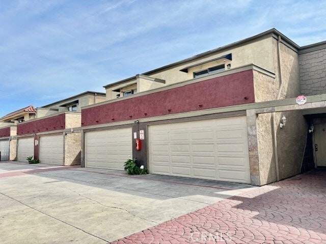 17181 Elm Lane, Unit E in Huntington Beach, CA - Building Photo - Building Photo