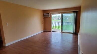 9 S Frontage Rd in Willowbrook, IL - Building Photo - Building Photo