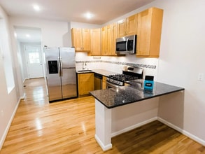 721 S Milton Ave in Baltimore, MD - Building Photo - Building Photo