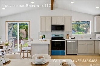 527 N 200th St in Shoreline, WA - Building Photo - Building Photo