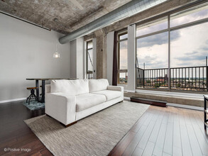 1550 S Blue Island Ave, Unit 1125 in Chicago, IL - Building Photo - Building Photo