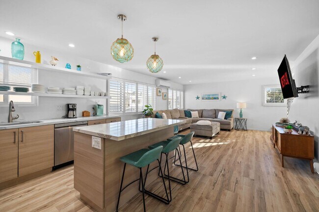 818 Rockaway Ct in San Diego, CA - Foto de edificio - Building Photo