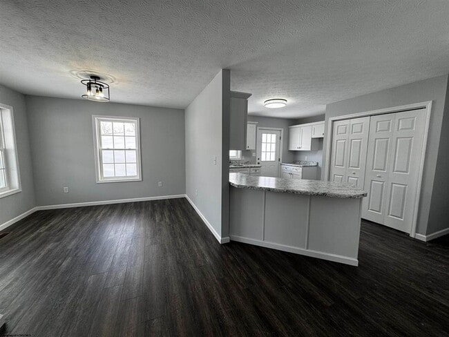 156 Montgomery Rd in Weston, WV - Building Photo - Building Photo