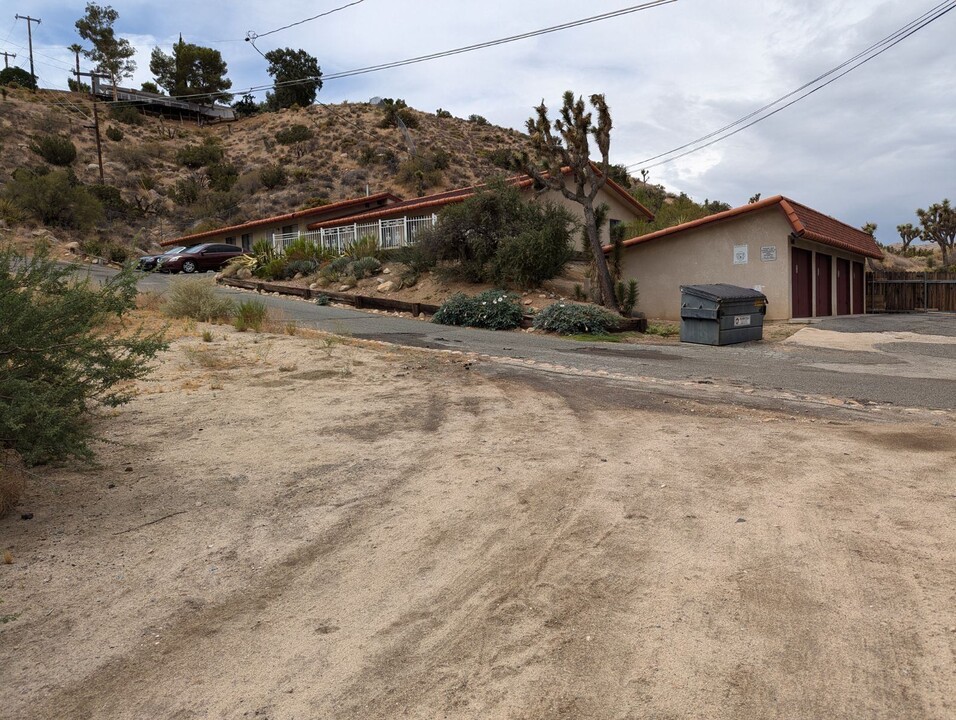 54657 29 Palms Hwy, Unit # C in Yucca Valley, CA - Foto de edificio