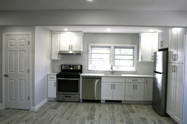 16 Butler Blvd in Elmont, NY - Building Photo - Building Photo