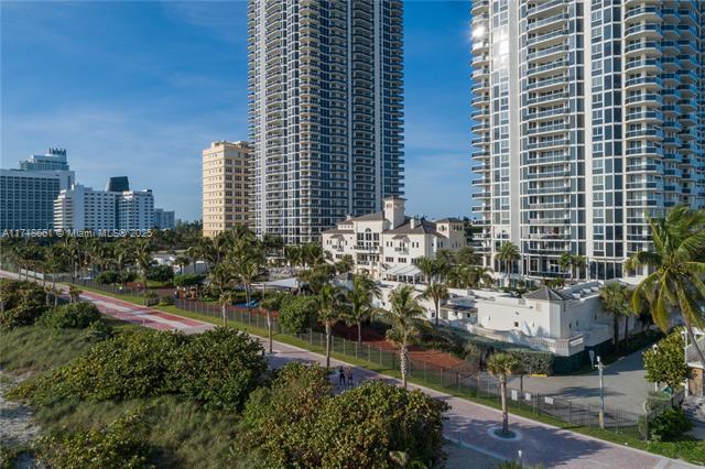 4779 Collins Ave, Unit 3301 in Miami Beach, FL - Building Photo - Building Photo