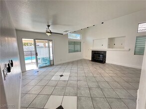 8327 Tribute Ln in Las Vegas, NV - Building Photo - Building Photo
