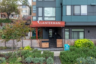 Lanterman Apartments in Seattle, WA - Building Photo - Building Photo