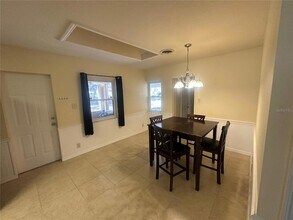 5520 Ohio Ave, Unit 201 in Lady Lake, FL - Foto de edificio - Building Photo