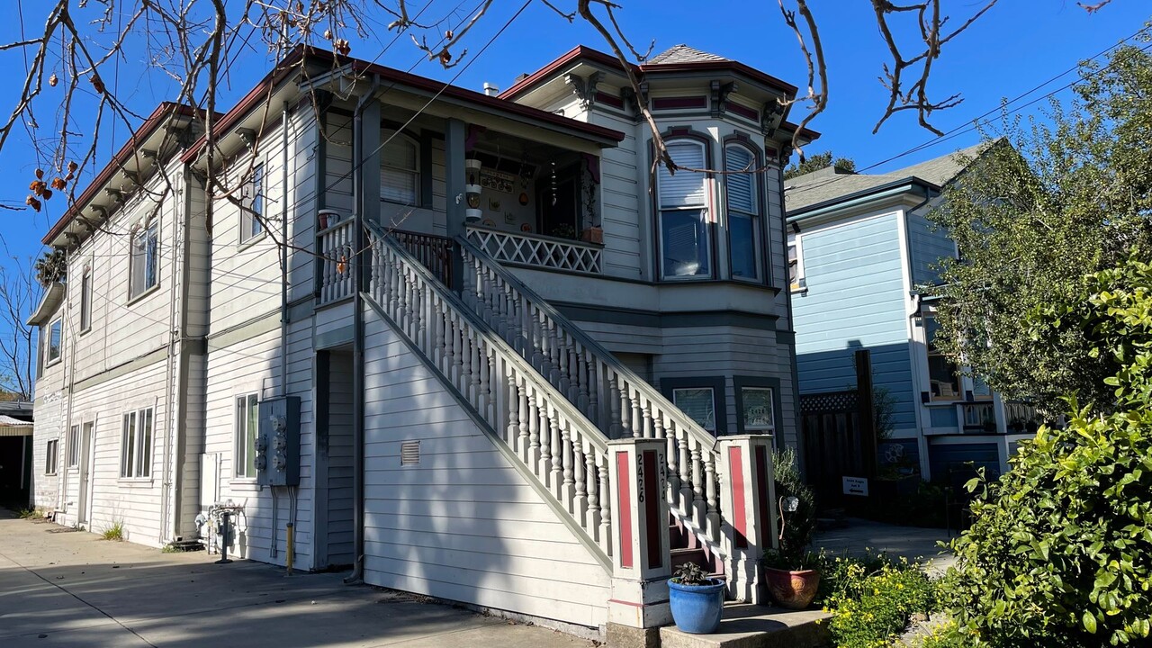 2426 Eagle Ave in Alameda, CA - Building Photo