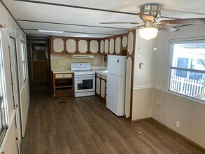 9 Crest Ave in Mount Dora, FL - Building Photo - Building Photo