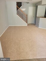 206 Oliphant Ln in Mount Laurel, NJ - Building Photo