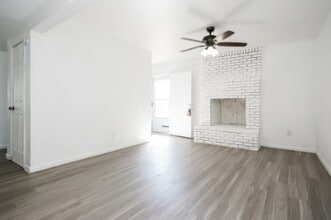 14001 Horseshoe Trail in Balch Springs, TX - Foto de edificio - Building Photo