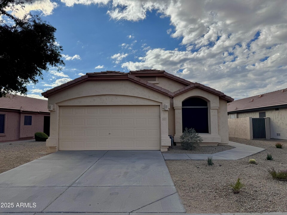 21832 N 48th Pl in Phoenix, AZ - Building Photo