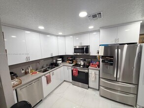 3330 NW 17th Ct in Fort Lauderdale, FL - Building Photo - Building Photo