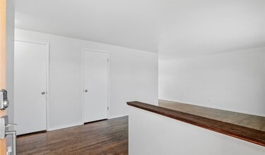 26510 19th Pl S in Des Moines, WA - Foto de edificio - Building Photo