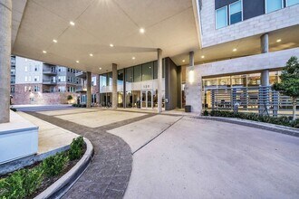 150 W Sam Houston Pkwy N, Unit D2 in Houston, TX - Building Photo - Building Photo