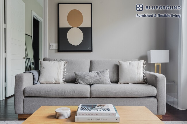 3201 Esperanza Crossing in Austin, TX - Building Photo - Building Photo