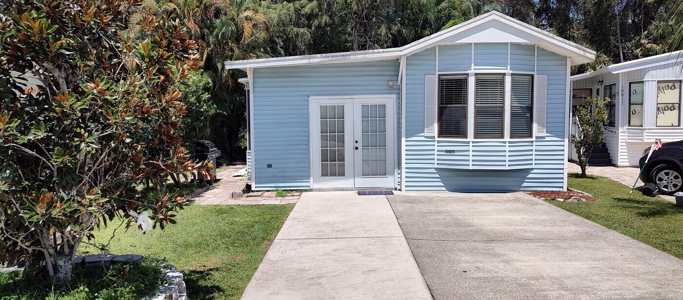 10815 Ani Cir in Estero, FL - Building Photo