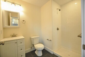 874 Beacon St, Unit 3 in Boston, MA - Building Photo - Building Photo