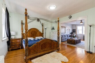 557 Pavonia Ave in Jersey City, NJ - Building Photo - Building Photo