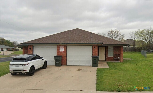 property at 3203 Raven Dr