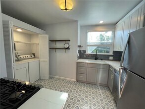 4447 E 14th St in Long Beach, CA - Foto de edificio - Building Photo