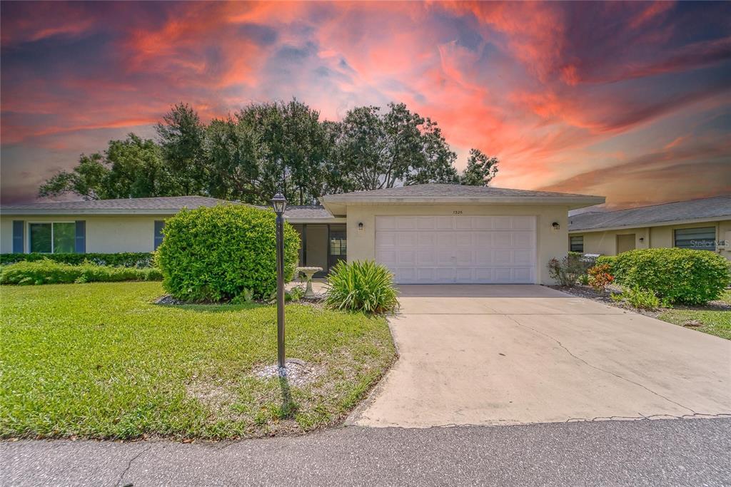 1326 Idlewood Dr in Sun City Center, FL - Building Photo
