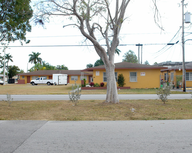 84 NW 12th St in Homestead, FL - Foto de edificio - Building Photo