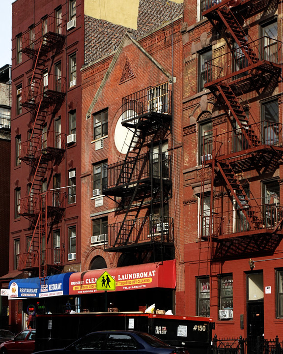 209 Madison St in New York, NY - Building Photo