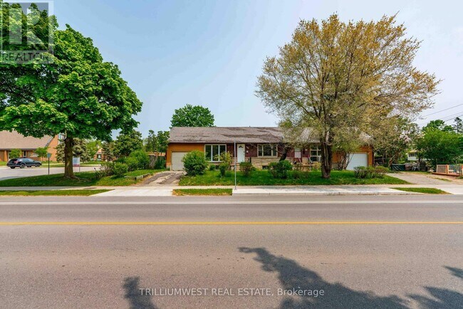 301 Franklin St N in Kitchener, ON - Building Photo - Building Photo