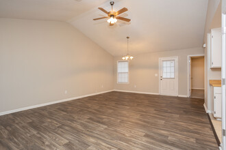 Rosehill Apartments in Tifton, GA - Building Photo - Interior Photo