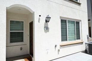 1692 W Trapezoid Dr in Anaheim, CA - Building Photo