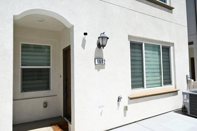 property at 1692 W Trapezoid Dr