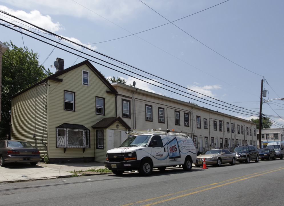 554-562 Jersey Ave in Elizabeth, NJ - Building Photo