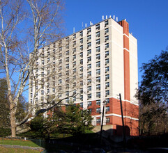 Finian Sullivan Tower in Yonkers, NY - Foto de edificio - Building Photo