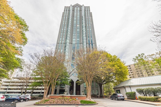 property at 2870 Pharr Ct S Northwest