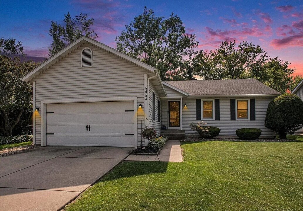 52733 Westgate Dr in South Bend, IN - Building Photo