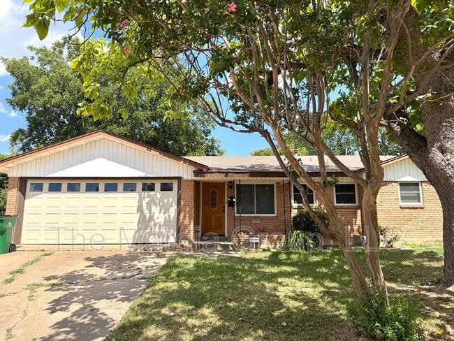 property at 3720 Eastridge Dr