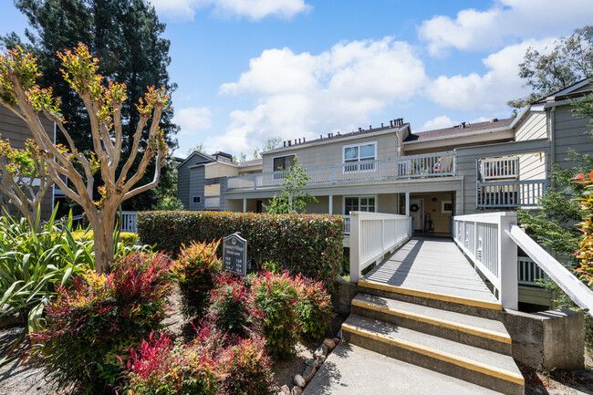 160 Farm Ln in Martinez, CA - Building Photo - Building Photo