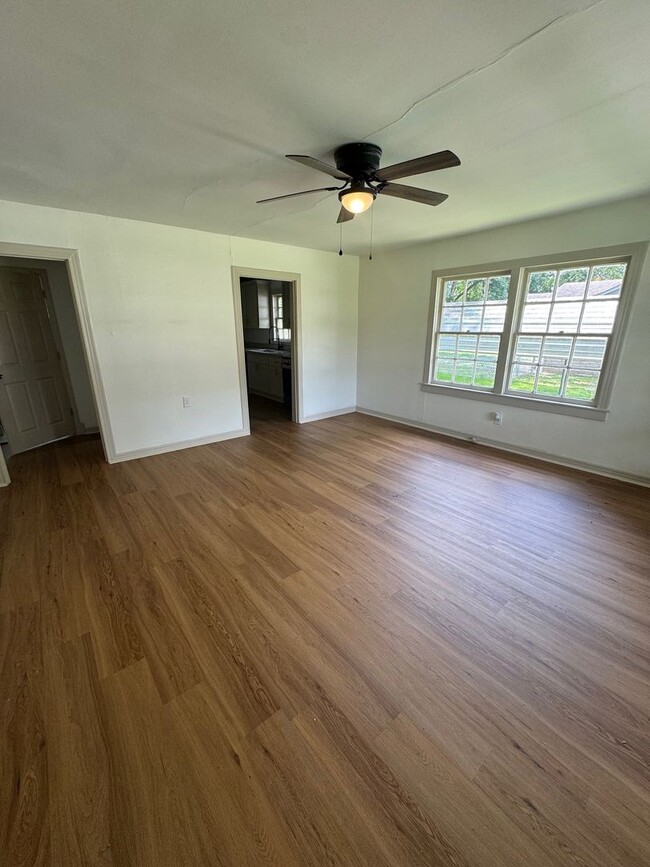 617 S Oak St in Jacksonville, AR - Foto de edificio - Building Photo